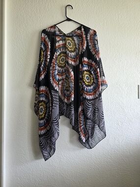 Kate & Mallory Black Sheer Medallion Print Cape